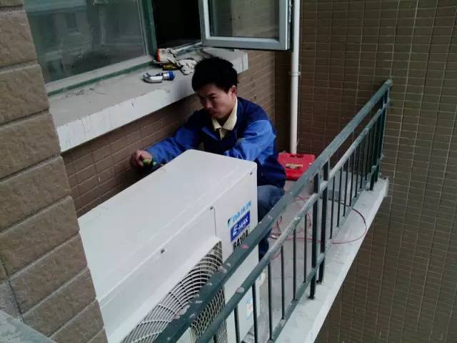 历下区空调安装现场
